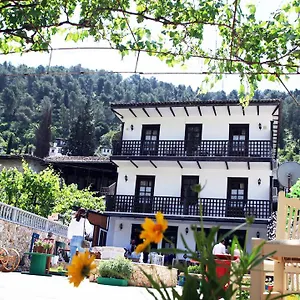Albergue Maya, Berati